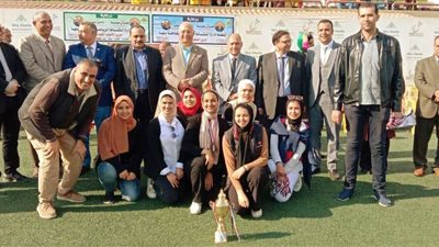 رئيس جامعة بنها يكرم الطلاب الفائزين في مسابقة دوري الصفوف