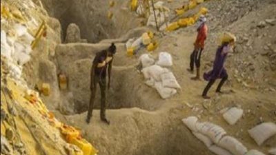 الداخلية تُلقي القبض على شخص بحوزته 14 جوال ذهب خام