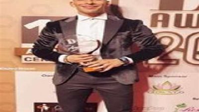 شاهد.. أحمد سيد زيزو يحتفل بجائزة أفضل لاعب