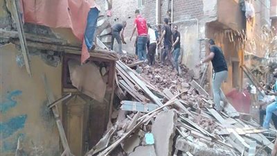 البحث عن جثة مُسن.. مصرع طفلة وإصابة سيدتين في انهيار منزل بـ سوهاج