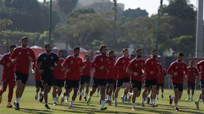 استعدادًا لمباراة فاركو.. الأهلي يستأنف تدريباته بملعب التتش | صور