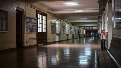 مشهد صادم.. وفاة معلمة أمام طلابها أثناء المحاضرة عبر الإنترنت في الأرجنتين