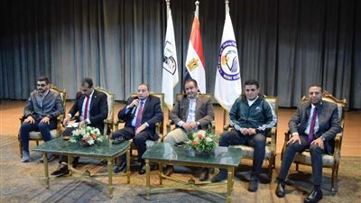 بعد لقاءه برئيس الاتحاد.. رئيس جامعة بني سويف يوجة بتقديم الدعم لكافة الطلاب