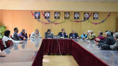 رئيس جامعة بني سويف يترأس مجلس كلية الطب البيطري