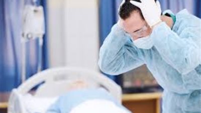 أسرة فتاة من ذوى الاحتياجات الخاصة تتهم طبيب بالأهمال فى المحلة