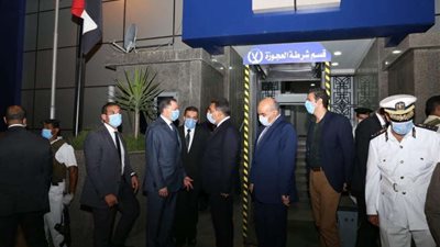 وزير الداخلية يجري جولة تفقدية مفاجئة بالقاهرة والجيزة.. صور