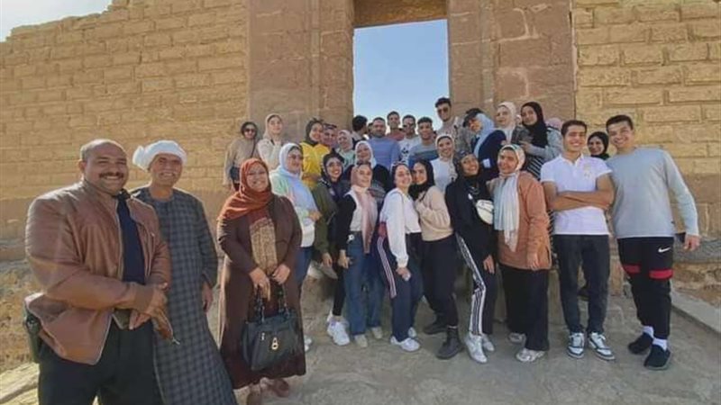 طلاب سياحة القناة
