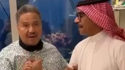 شاهد| أول ظهور لـ محمد عبده في المستشفى