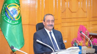 محافظ الإسماعيلية يناقش إنطلاق القوافل الدعوية لمكافحة الارهاب