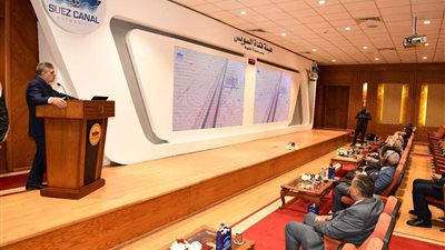 مسئول رفيع المستوى يكشف حقيقة بيع ممتلكات قناة السويس بعد تعديل القانون