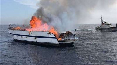 إخماد حريق مطعم بأحد المراكب النيلية بالمعادي