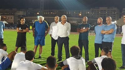 فرج عامر يُحفز لاعبي سموحة قبل مواجهة الزمالك