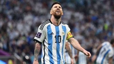 ميسي يظهر رد فعله على سخرية مشجع من مبابي خلال احتفالات الأرجنتين بـ كأس العالم