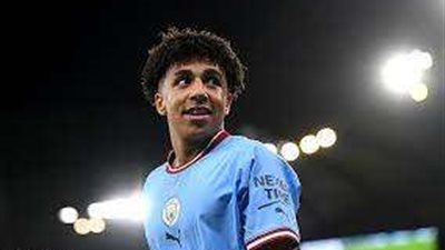 مدافع سيتي الشاب: مواجهة صلاح ستجعلني لاعبا أفضل