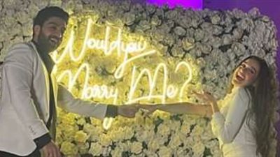 أجمل لمبتين في مصر.. تامر حسني يهنئ نور إيهاب ونور بدر على خطوبتهما