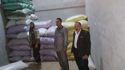 ضبط 71 طن و720 كيلو جرام من الأرز الشعير مخبأ بأحد المخازن بالشرقية