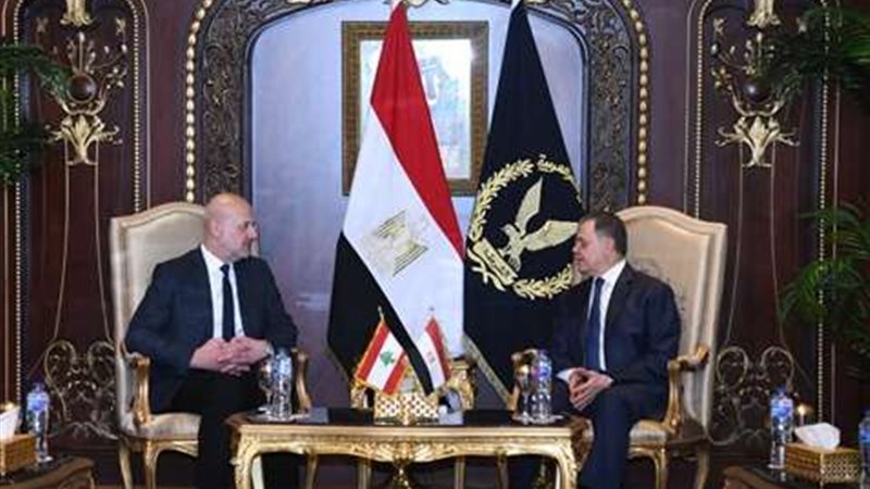 وزير الداخلية يستقبل