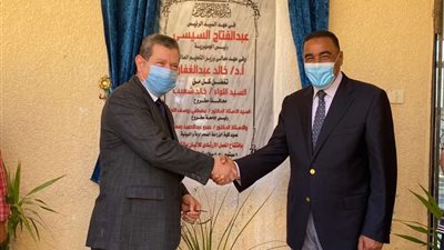 بالصور.. محافظ مطروح ورئيس الجامعة يفتتحان المعمل الإرشادي