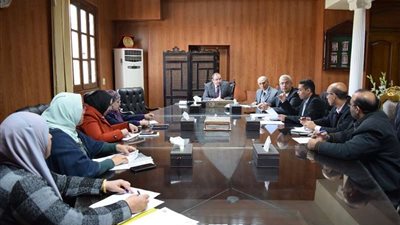 رئيس جامعة بني سويف يترأس اجتماعات لجان شعب اللغات والمنشآت وأعضاء هيئة التدريس