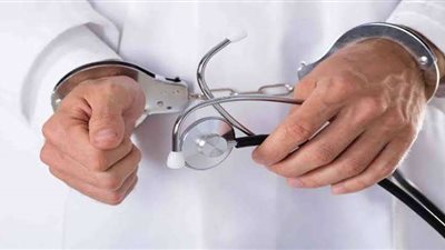 تفاصيل تعدي طبيب على فتاة جنسيًا داخل عيادته بمدينة نصر