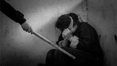 شاهد.. فيديو صادم لتعذيب شاب يمني على يد حوثيين قبل مقتله