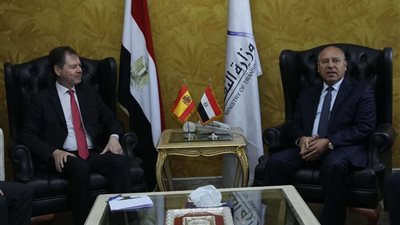 وزير النقل يلتقي بسفير إسبانيا لبحث التعاون المشترك بين الجانبين