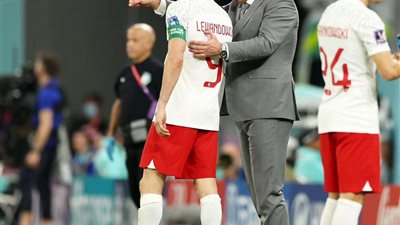 رسميًا.. الاتحاد البولندي يعلن عن إقالة تشيسلاف ميشنيفيتش