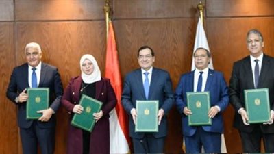 وزير البترول يوقع اتفاقيتى تعاون للتنمية المجتمعية بمطروح وأبورديس