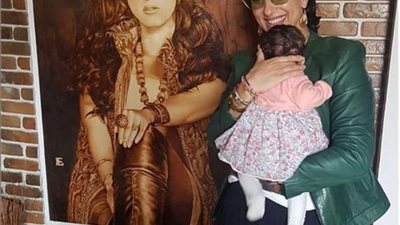 حنان مطاوع تهدي أغنية لابنتها في عيد ميلادها الأول (فيديو)