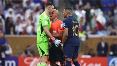 بسبب تصرفاته ضد مبابي.. الاتحاد الفرنسي يقدم شكوى رسمية ضد حارس الأرجنتين