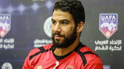 بيراميدز يعلن ضم شريف إكرامى