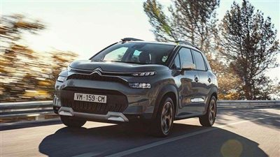 بعد نفاد وقودها على الطريق السريع.. سيدة تتعرض لواقعة مؤسفة في باكستان