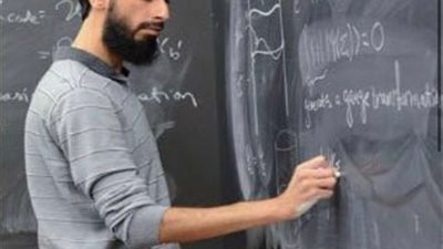 محمد بن راشد يهنئ إماراتي فائز بجائزة NewHorizon المرموقة في الفيزياء