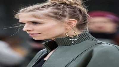 منها تصفيفه وهو رطب.. أخطاء تجنبها عند تمشيط الشعر