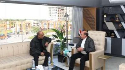 وزير قطاع الأعمال يلتقي محافظ أسوان لبحث المساهمة في خطط التنمية بالمحافظة