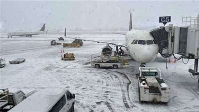 بسبب العواصف الثلجية.. إلغاء 5700 رحلة طيران أمريكية