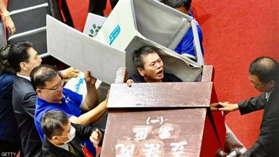 برلمان بيرو يصوت لبدء عملية سحب الثقة من رئيس البلاد