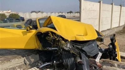 العناية الإلهية تحمي إعلامي شهير من الموت بحادث مروع (صور)