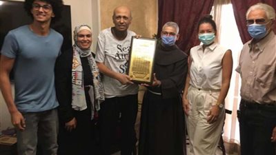 بعد إصابته بمرض السرطان.. لقاء الخميسي تزور جمال يوسف