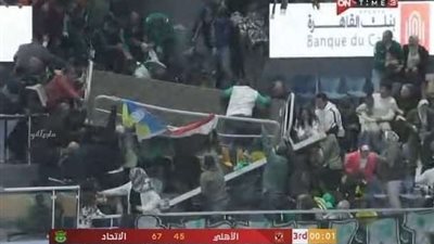 عاجل.. سقوط المدرجات في مباراة الأهلي والاتحاد لكرة السلة