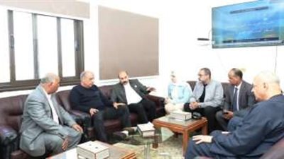 وزير قطاع الأعمال العام ومحافظ أسوان في جولة تفقدية بشركة كيما للأسمدة