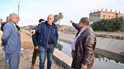 في زيارة مفاجئة.. وزير الري يتفقد أعمال تأهيل الترع بالمنوفية