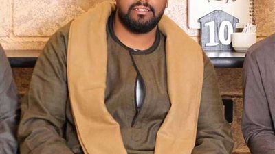 الحزن يخيم على أهالي قنا بعد مصرع شاب في حادث مروع على الطريق الصحراوي