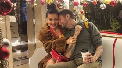 بالأحمر..  سر لقاء رانيا يوسف مع أحمد الفيشاوي | صور