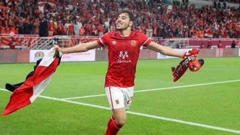 أكرم توفيق لاعب النادي