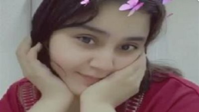 شابة سعودية  تشعل 