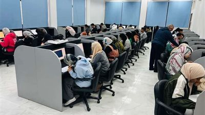 طلاب جامعة الإسماعيلية الجديدة الأهلية يؤدون امتحانات متطلب الجامعة