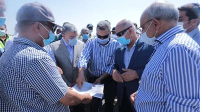 وزير النقل يتابع تنفيذ محور سمالوط