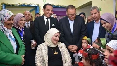 احتفالا بيومهم.. محافظ الشرقية يزور روضة طارق علام لذوي الهمم