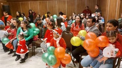 حزب الشعب الجمهوري يوزع هدايا الكريسماس على الأطفال في أسيوط